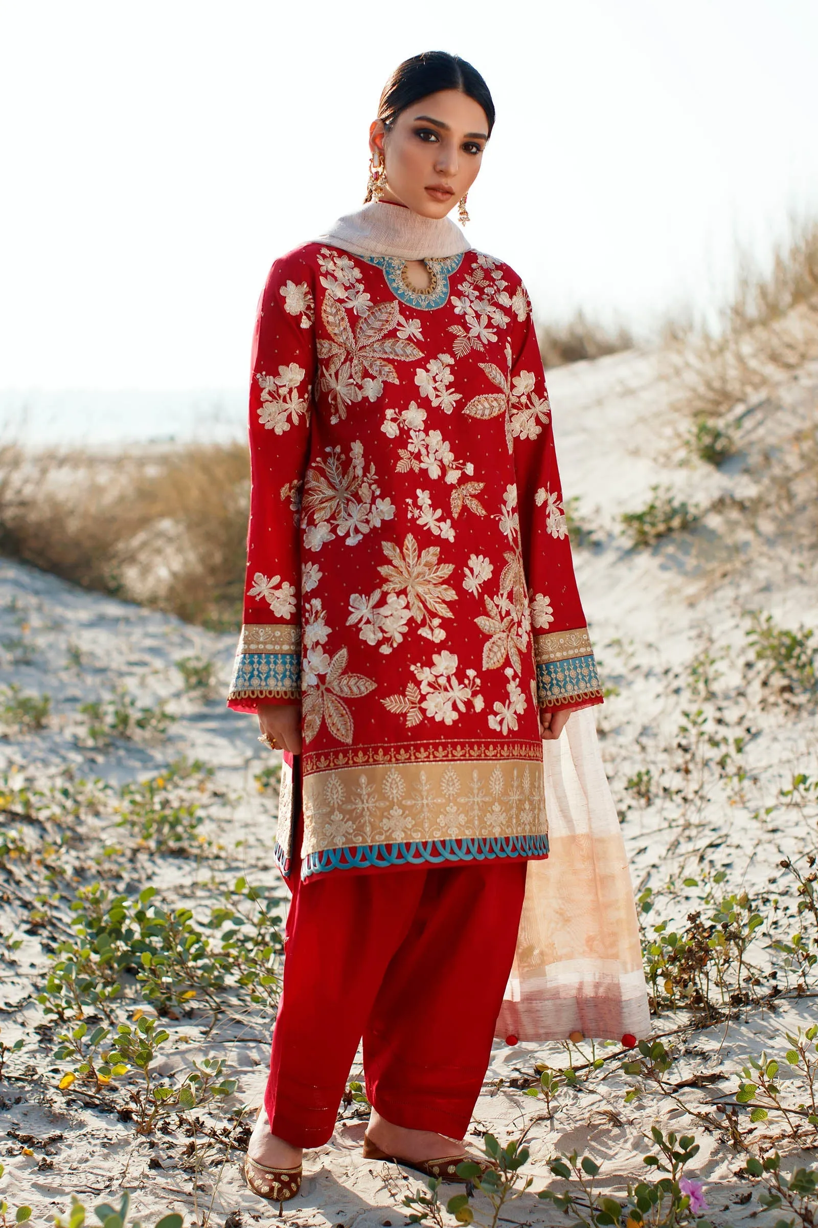 Zaha by Khadijah Shah Lawn Collection 2022 – FARIBA (ZL22-11 A)